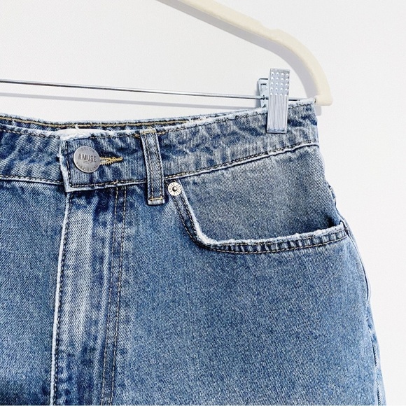 Amuse Society - Medium Wash Denim Shorts - Picture 2 of 4